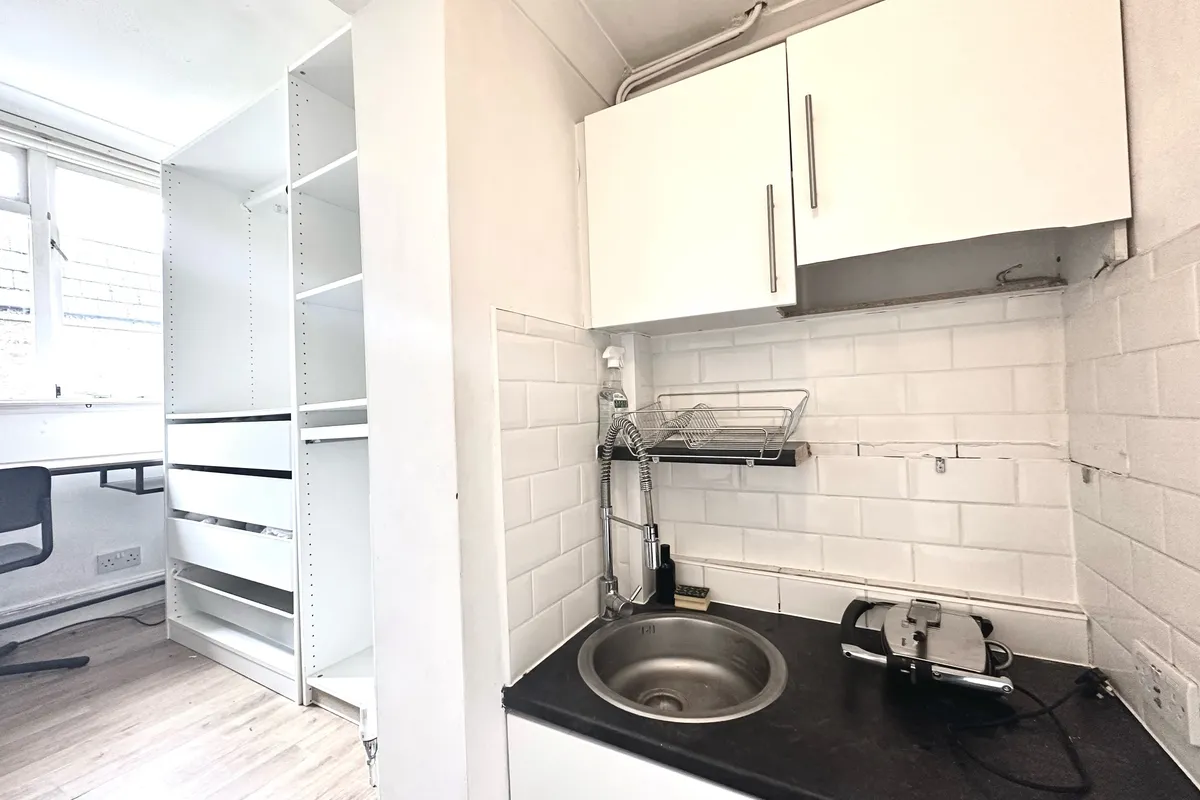 Flat Finborough Road in Greater London
