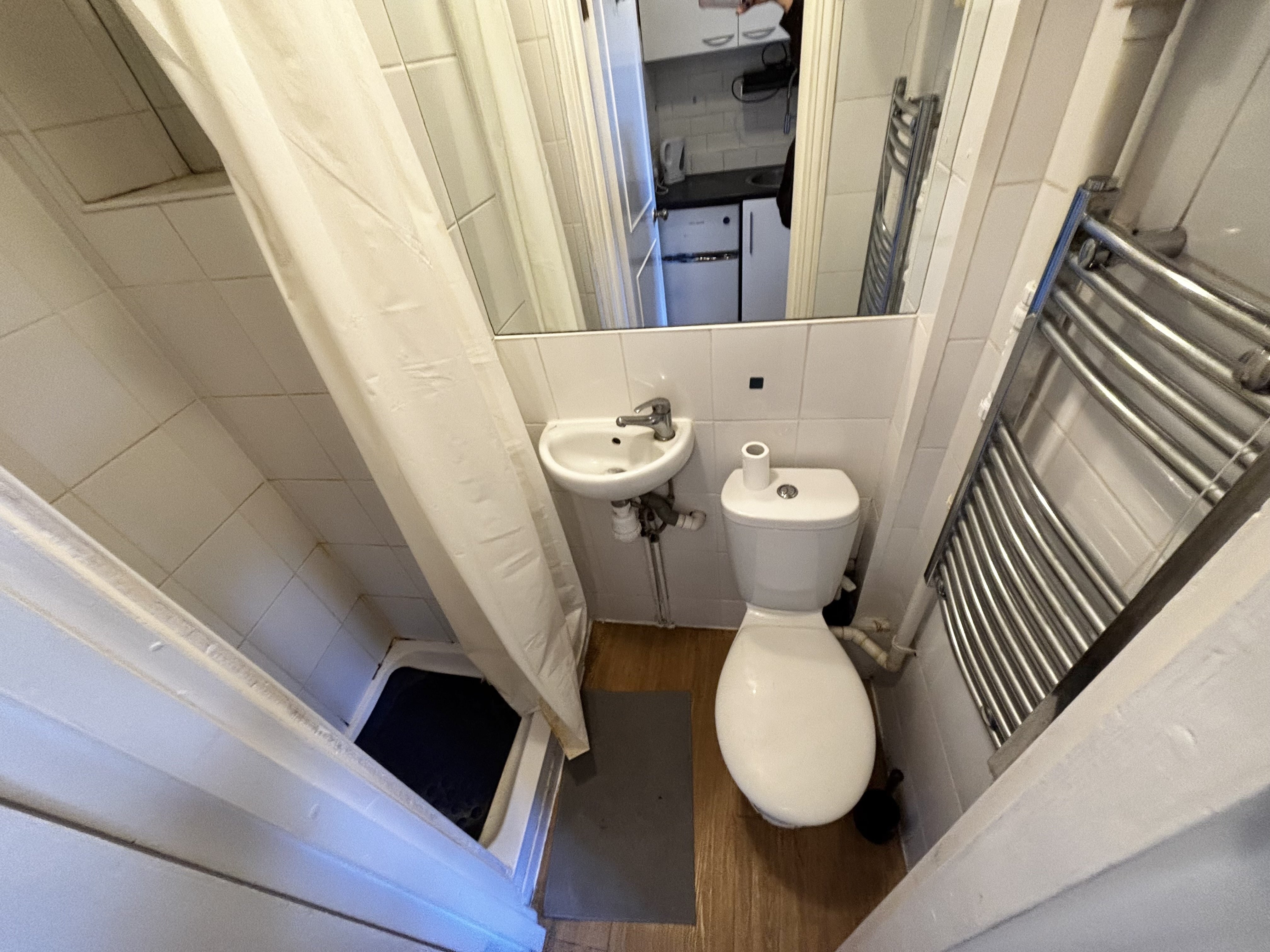 Flat Finborough Road in Greater London