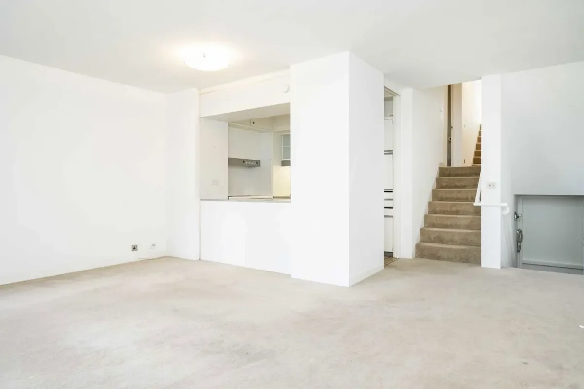 Flat Moor Lane in City of London