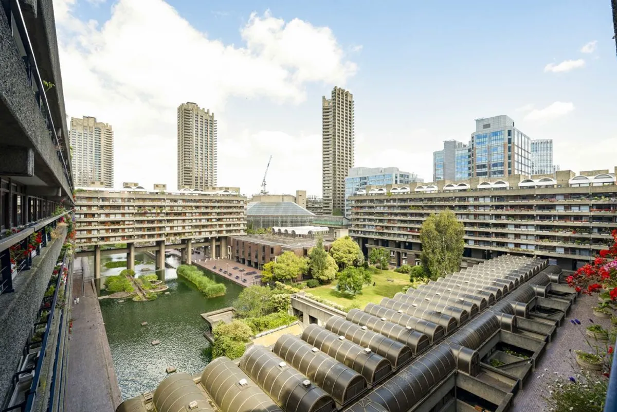 Flat Moor Lane in City of London