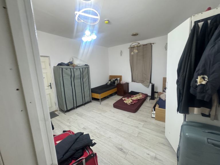 Room New Town Road in Luton
