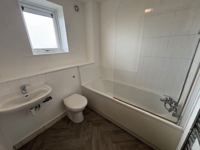 Flat Sandhills Avenue in Leicester