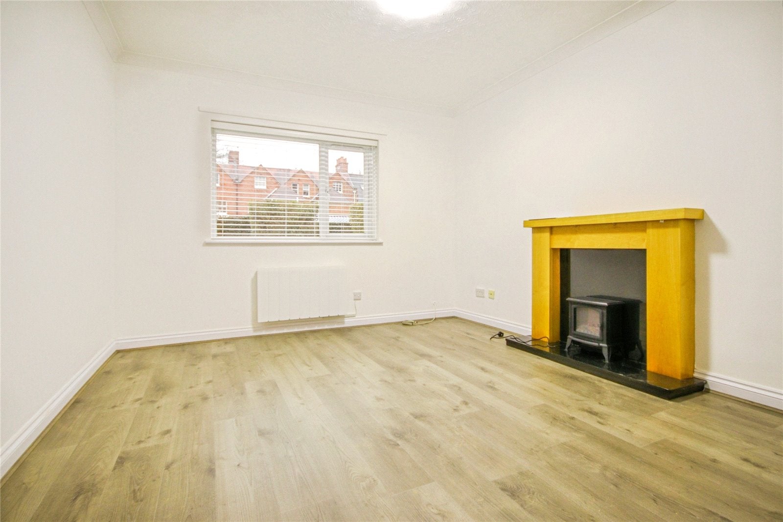 Flat Southern Road in Surrey Heath