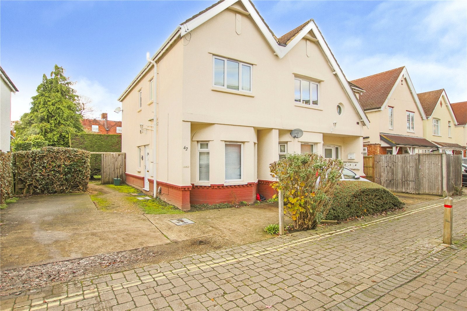 Flat Southern Road in Surrey Heath