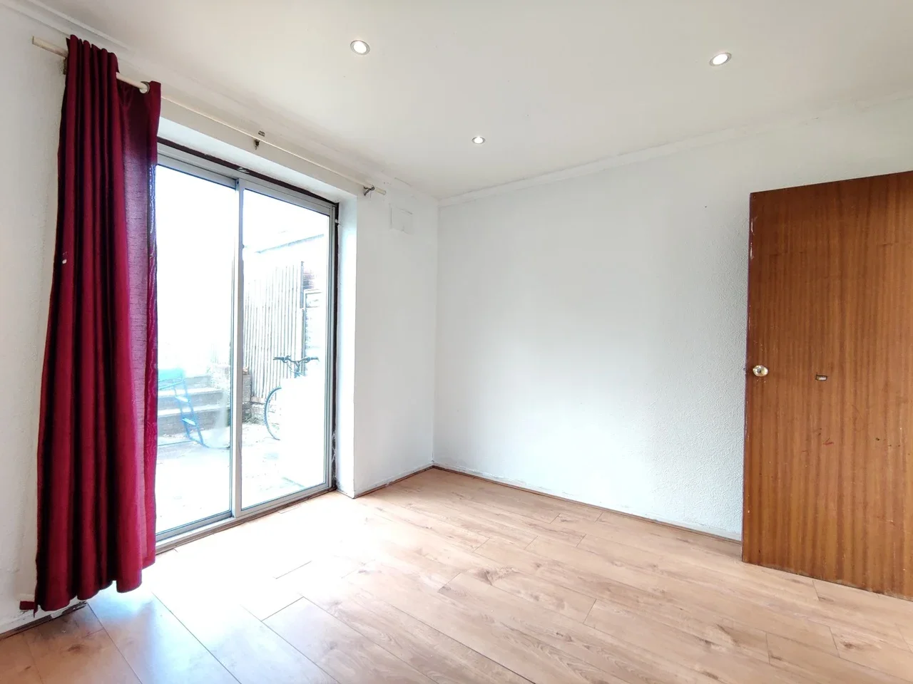 House Pinewood Close in Greater London