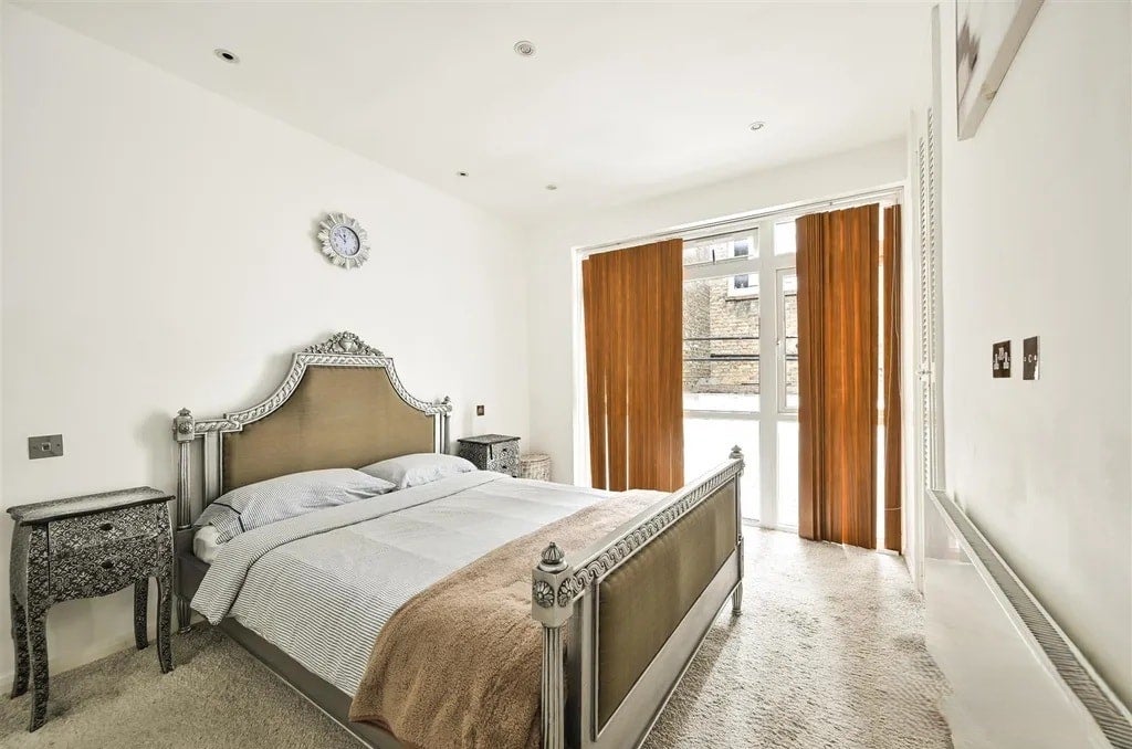 Flat Gloucester Terrace in City of Westminster
