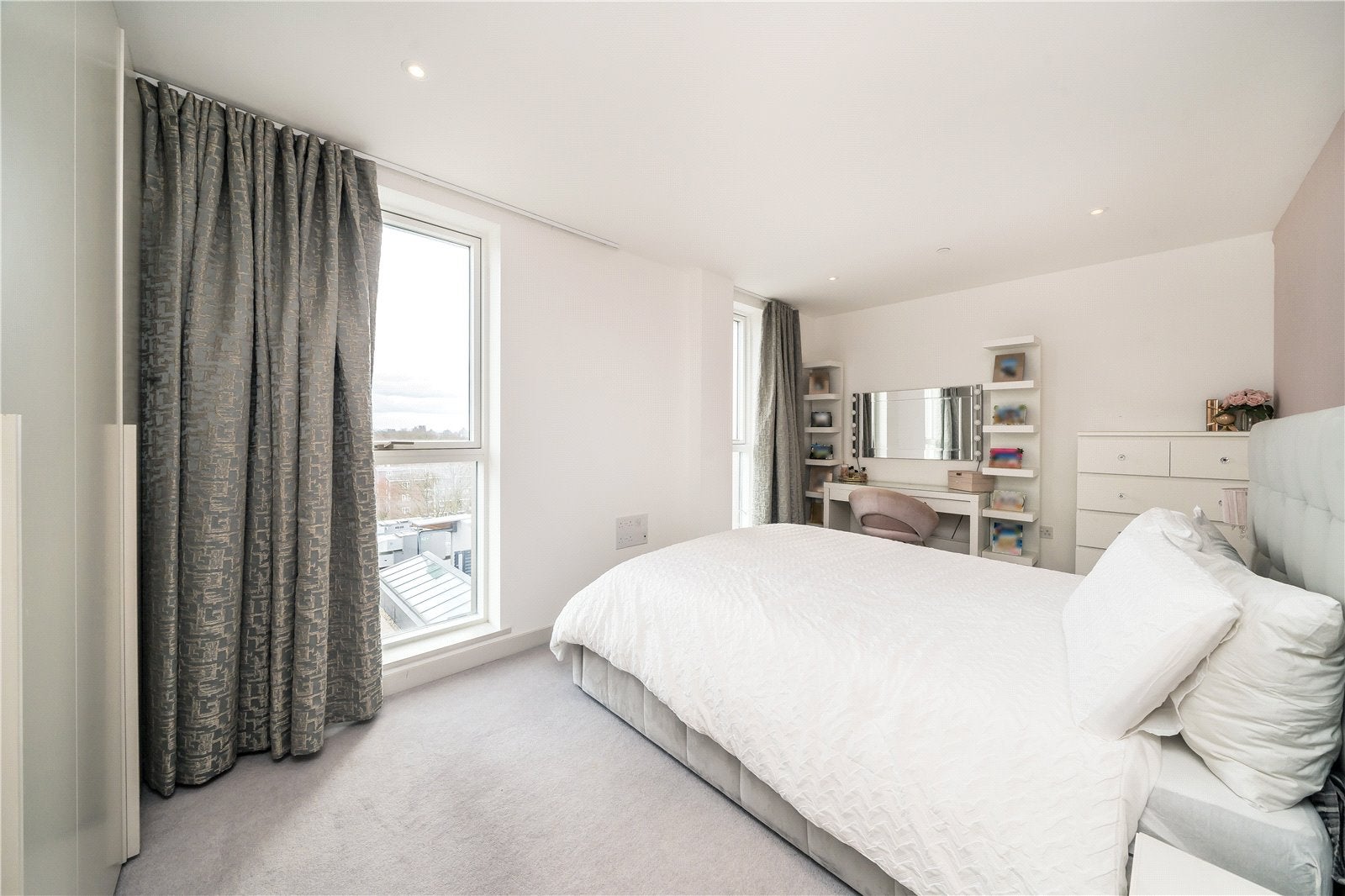 Flat Heckfield Place in Greater London