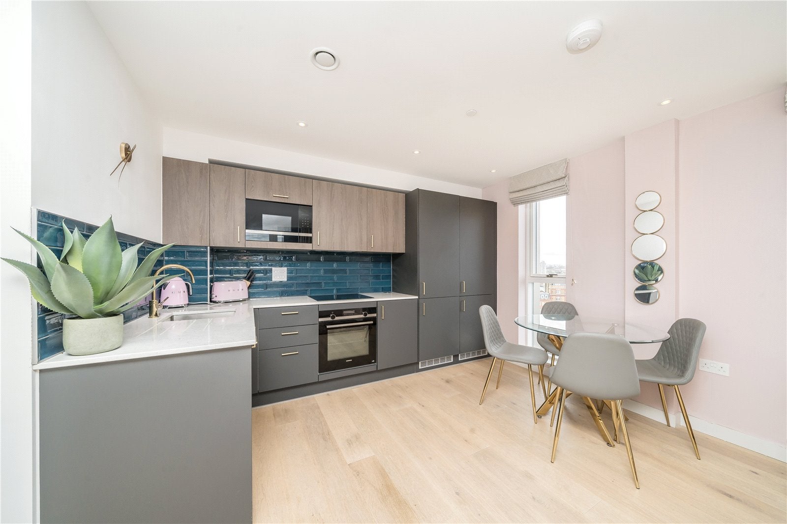 Flat Heckfield Place in Greater London