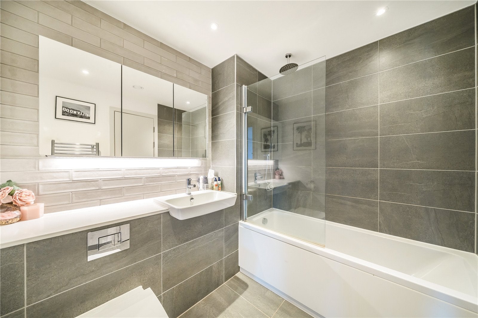 Flat Heckfield Place in Greater London