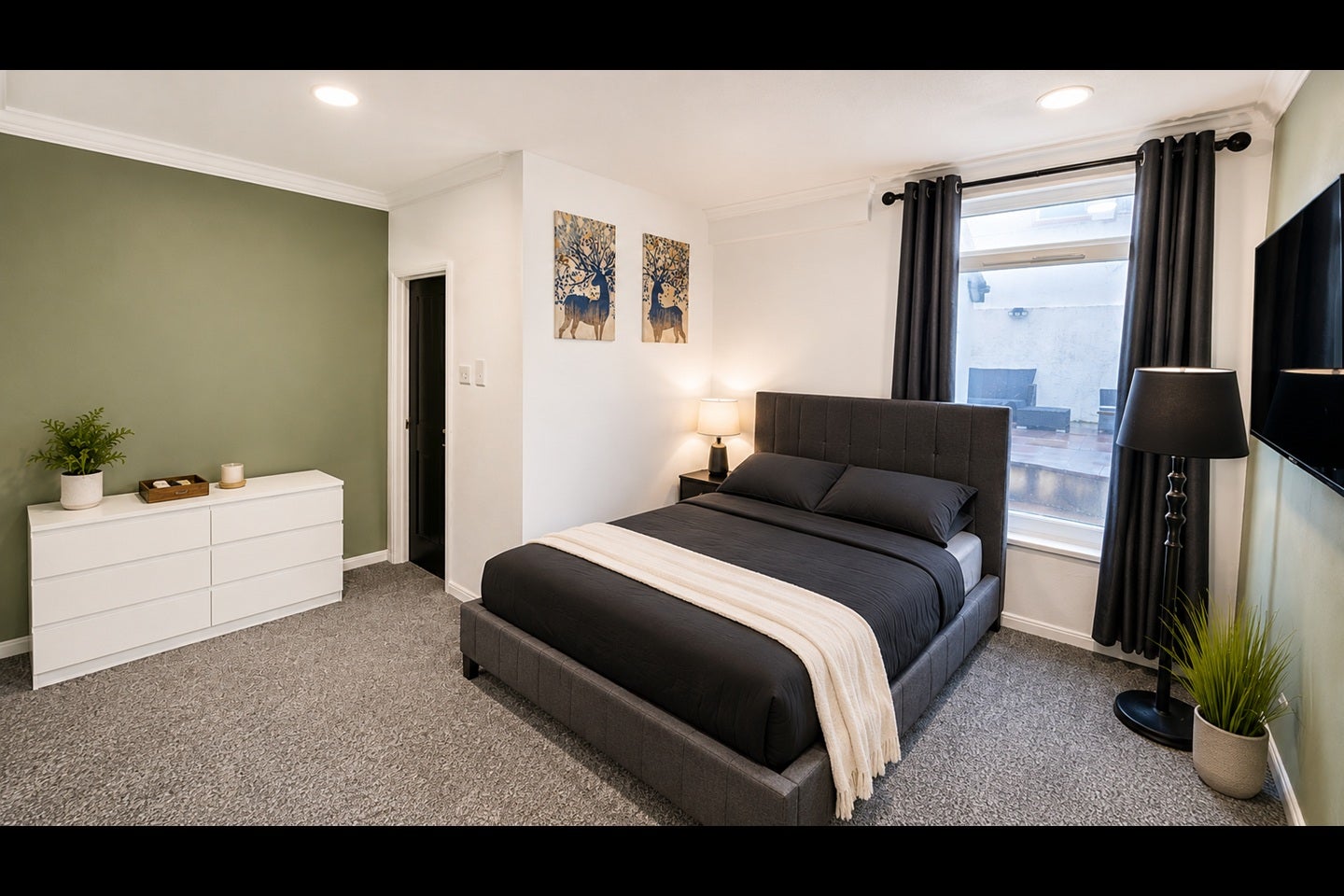 Room Ocean Street in Plymouth