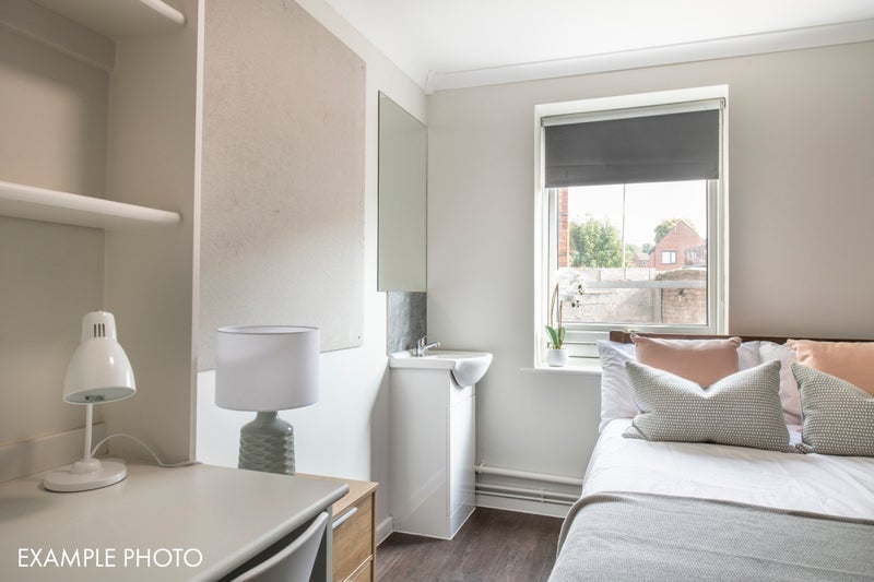 Room Rob Roy Avenue in Nottingham