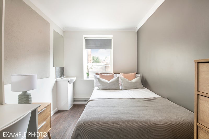 Room Rob Roy Avenue in Nottingham