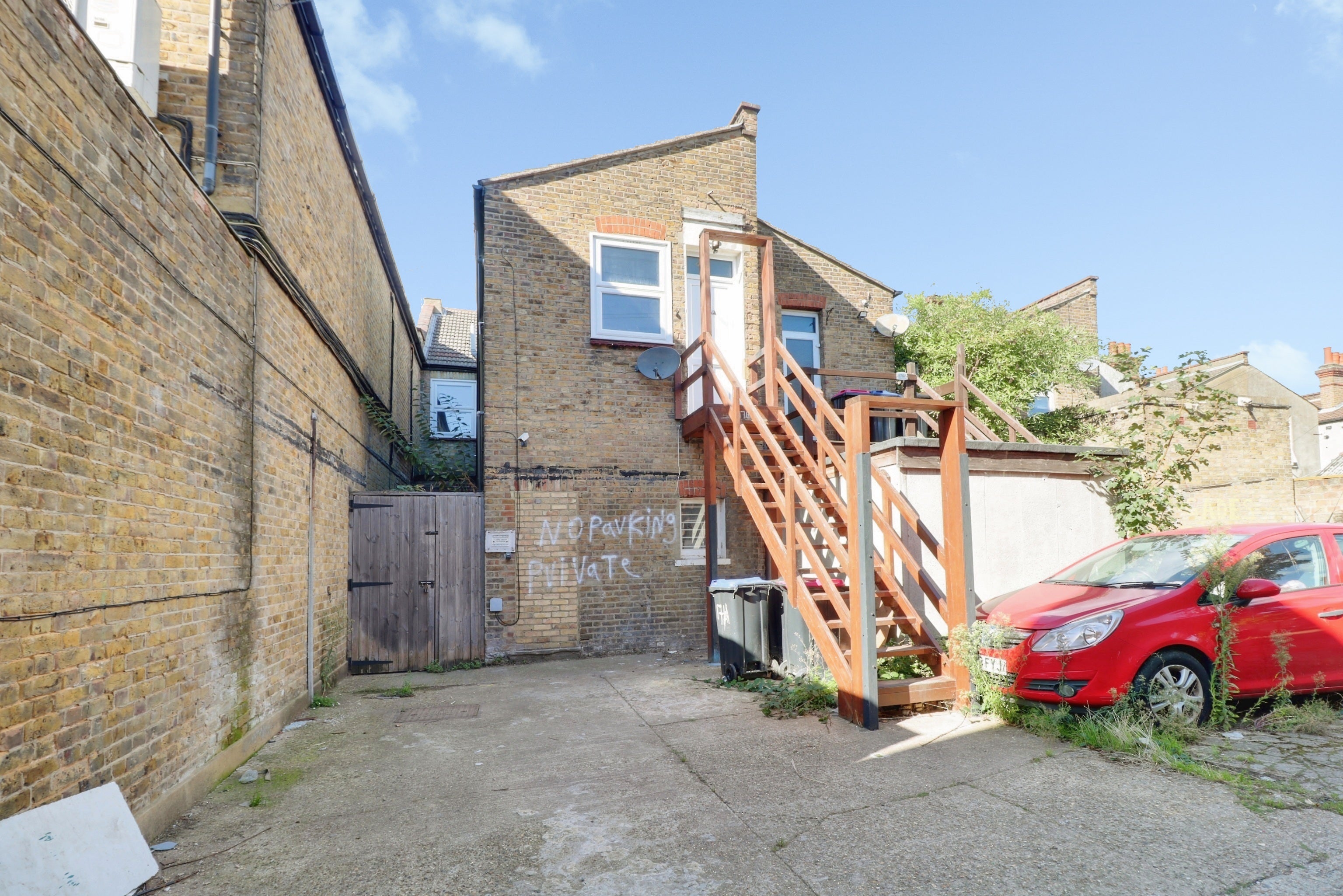 Flat Esplanade Gardens in Southend-on-Sea