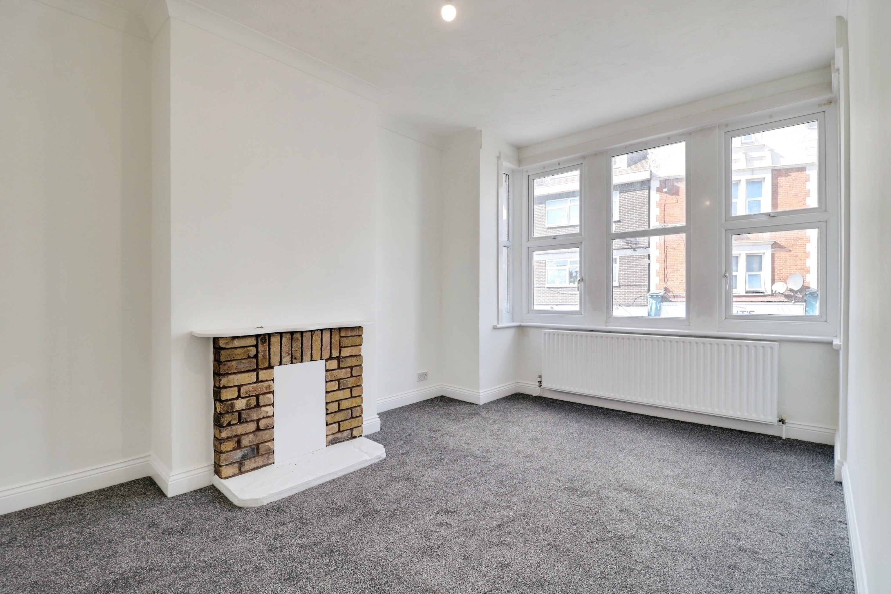 Flat Esplanade Gardens in Southend-on-Sea
