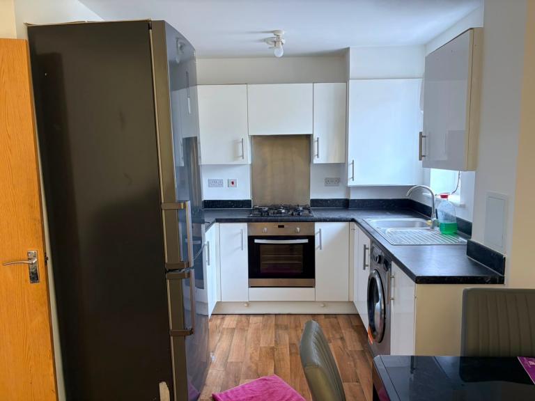 Flat Varcoe Gardens in Greater London