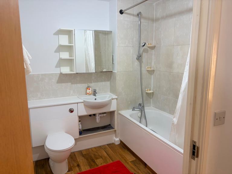 Flat Varcoe Gardens in Greater London