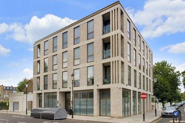 Flat Russell Gardens in Greater London