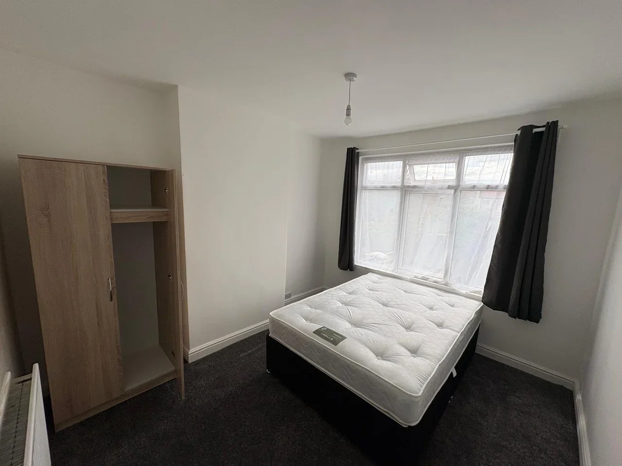 Room Coningsby Gardens in Greater London