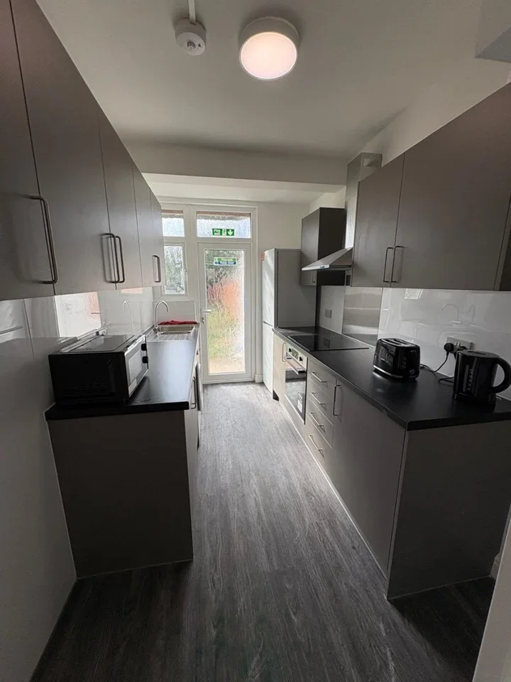 Room Coningsby Gardens in Greater London