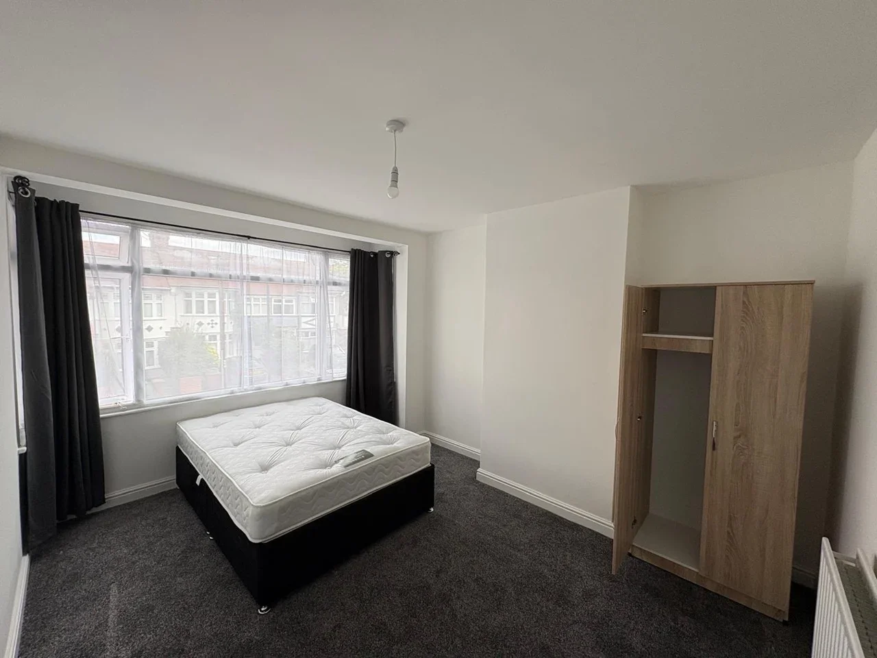 Room Coningsby Gardens in Greater London