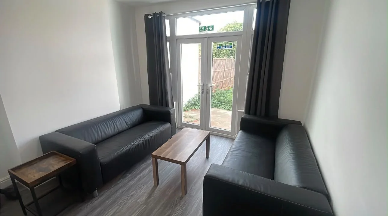 Room Coningsby Gardens in Greater London