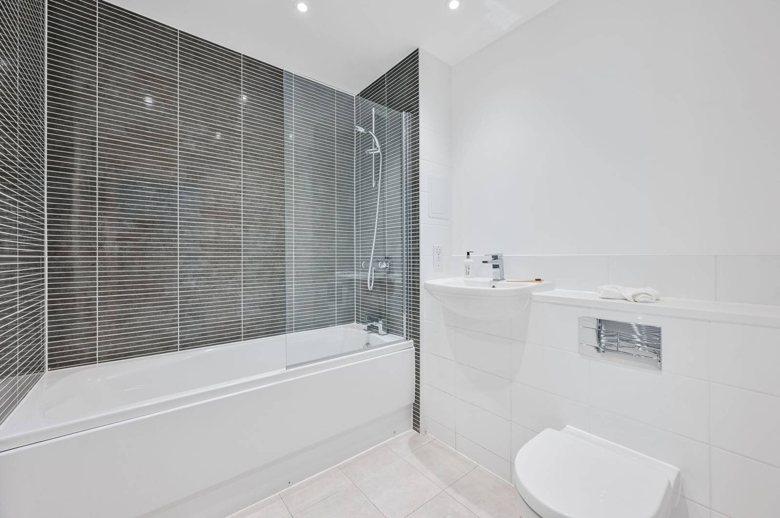 Flat Rolfe Terrace in Greater London