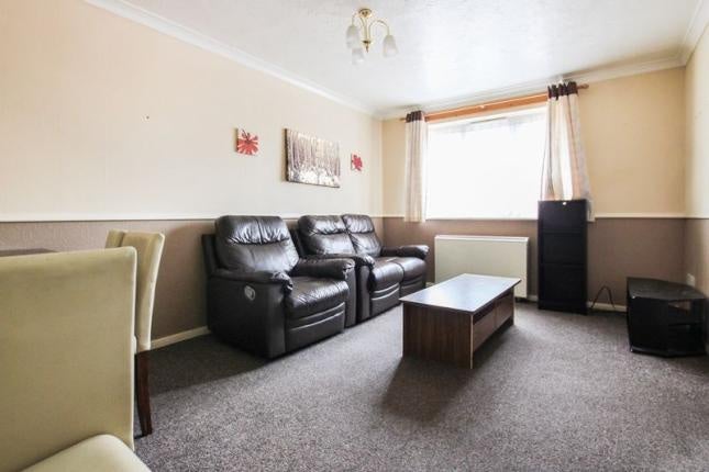 Flat Danbury Crescent in South Ockendon