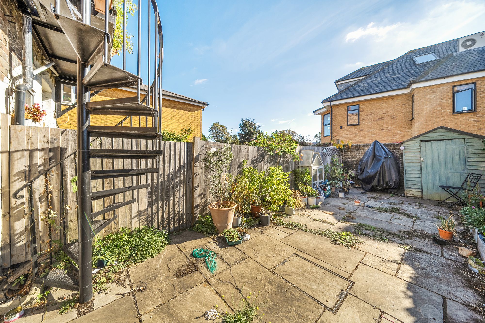 Flat East Gardens in Greater London