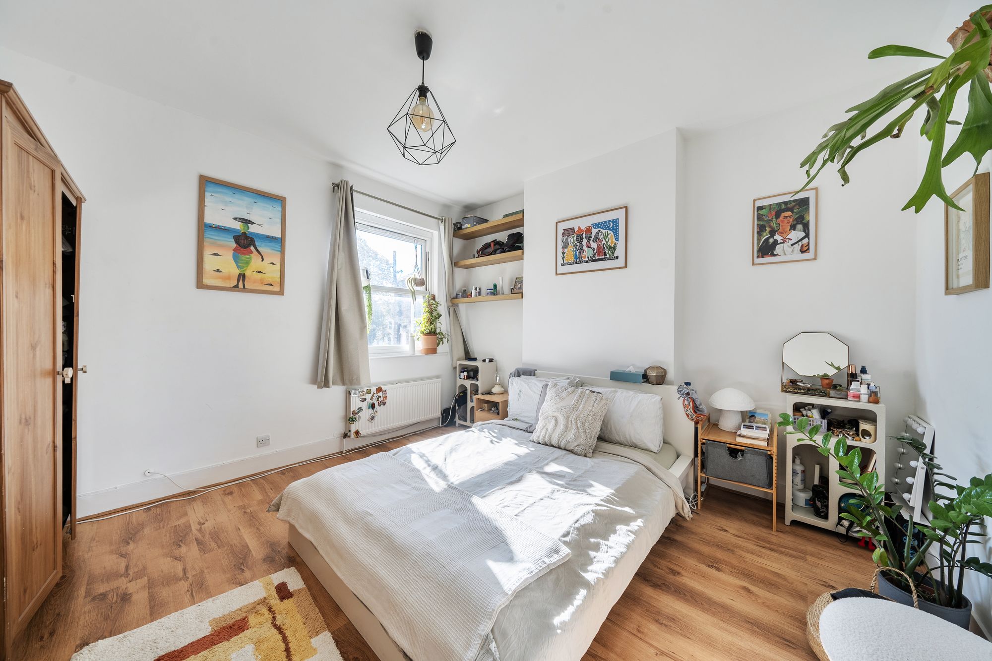Flat East Gardens in Greater London