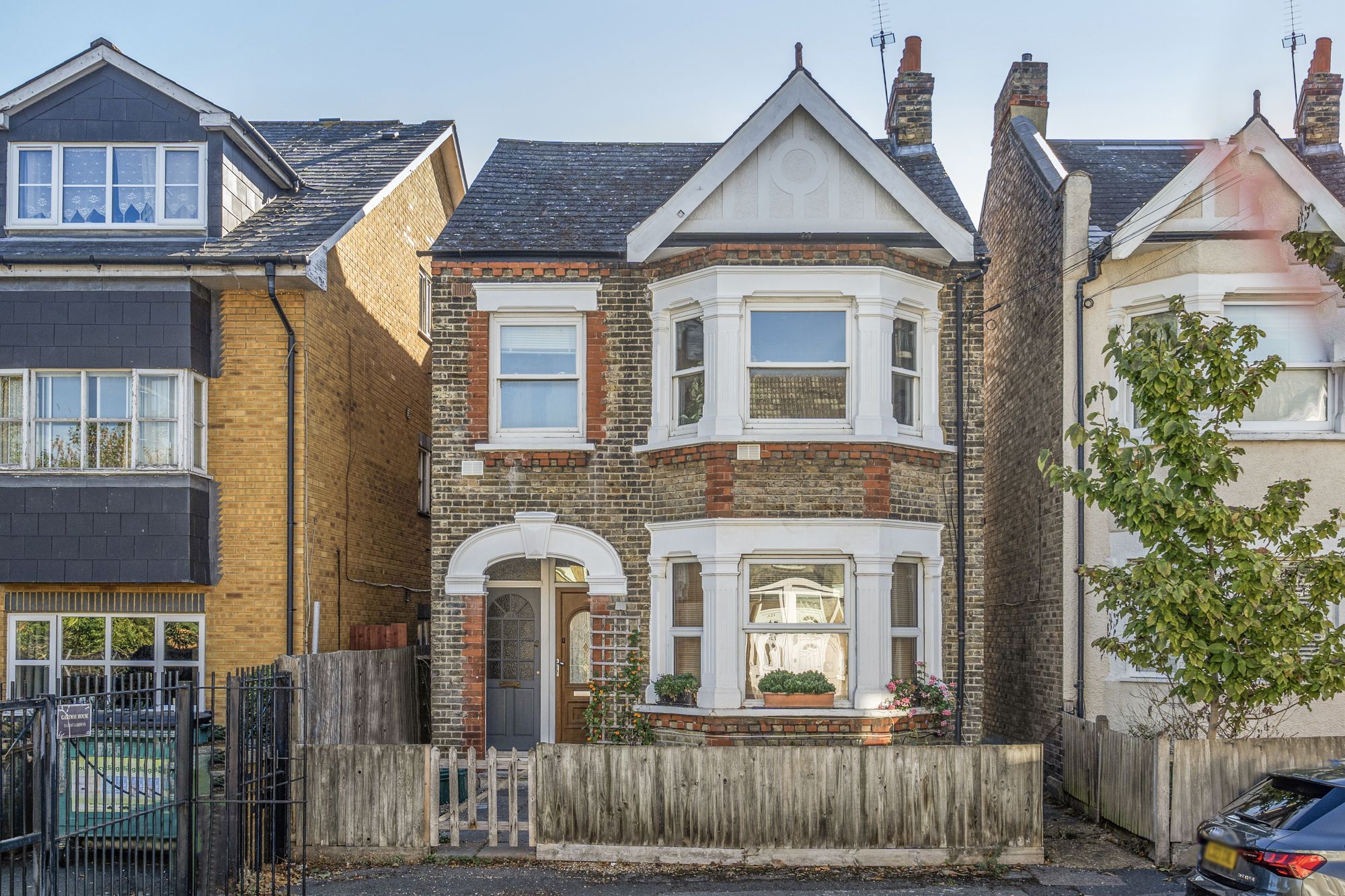 Flat East Gardens in Greater London