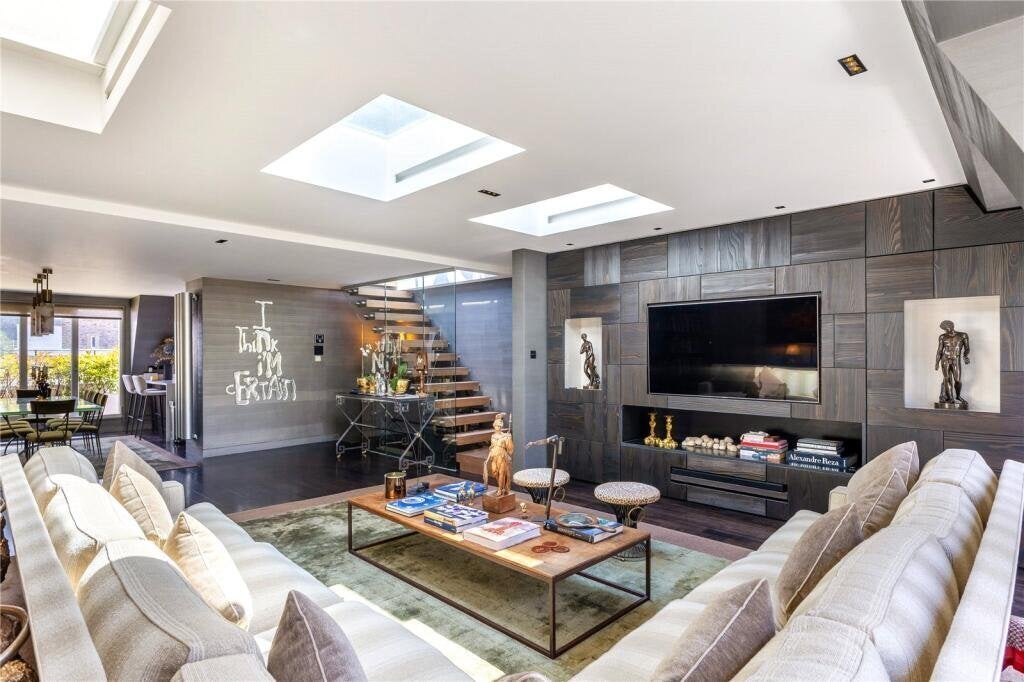 Flat Cornwall Gardens in Greater London
