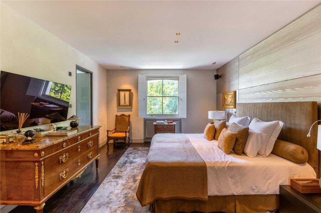 Flat Cornwall Gardens in Greater London