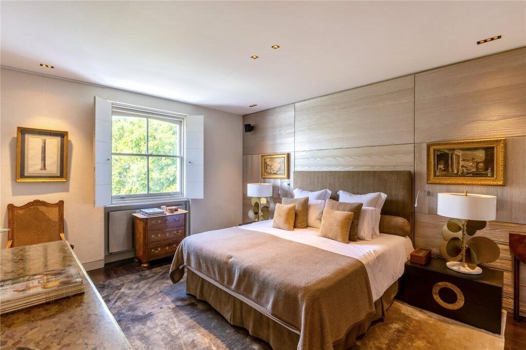 Flat Cornwall Gardens in Greater London