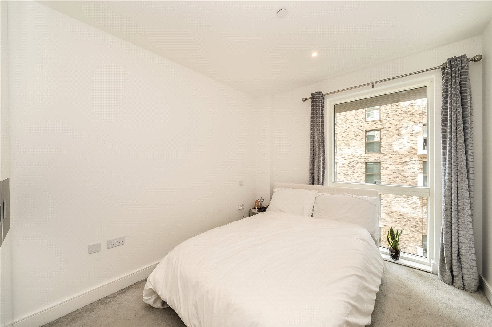 Flat Pegler Square in Greater London