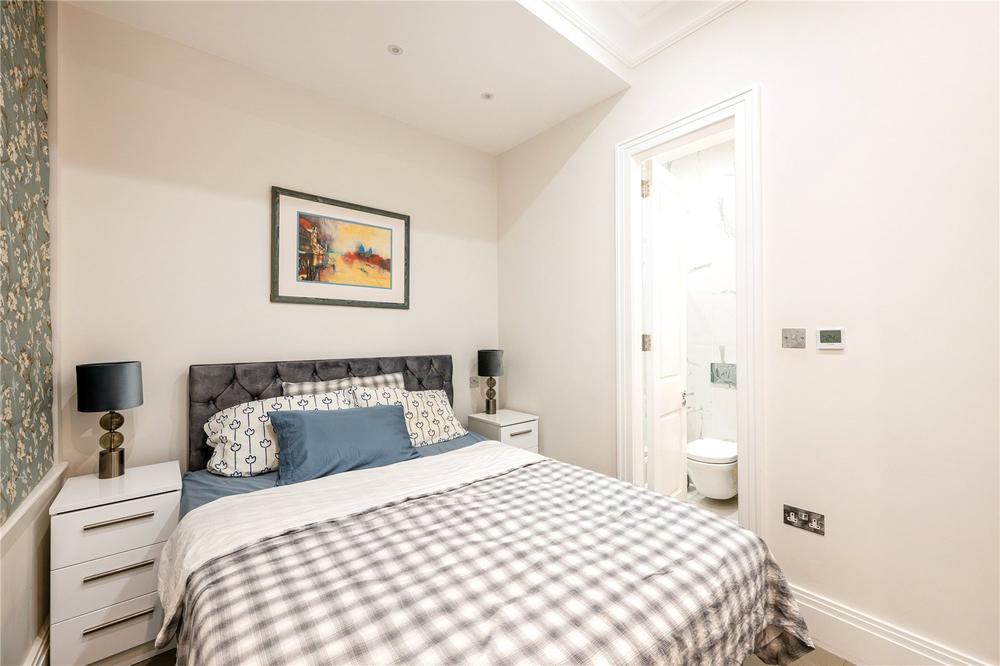 Flat Frampton Street in City of Westminster