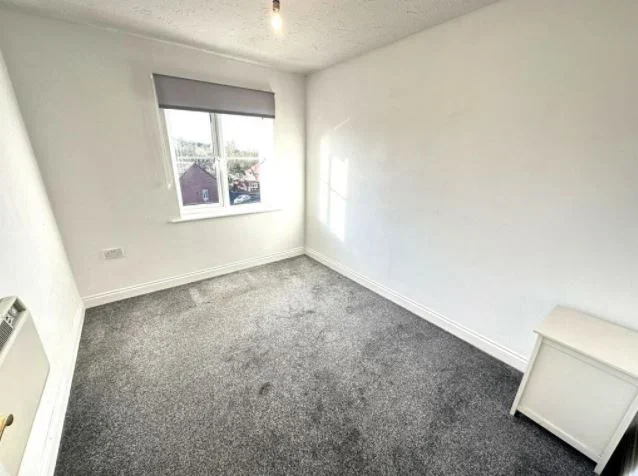 Flat Mountbatten Close in Preston