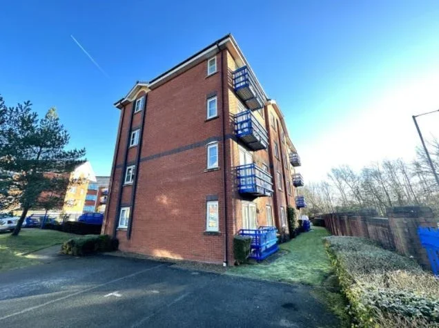 Flat Mountbatten Close in Preston