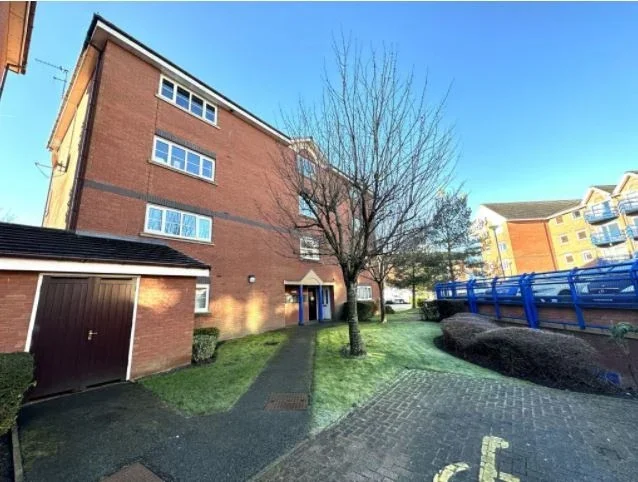 Flat Mountbatten Close in Preston