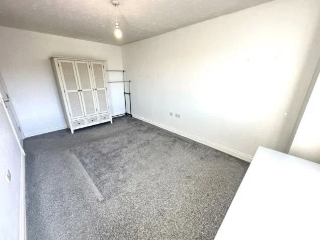 Flat Mountbatten Close in Preston