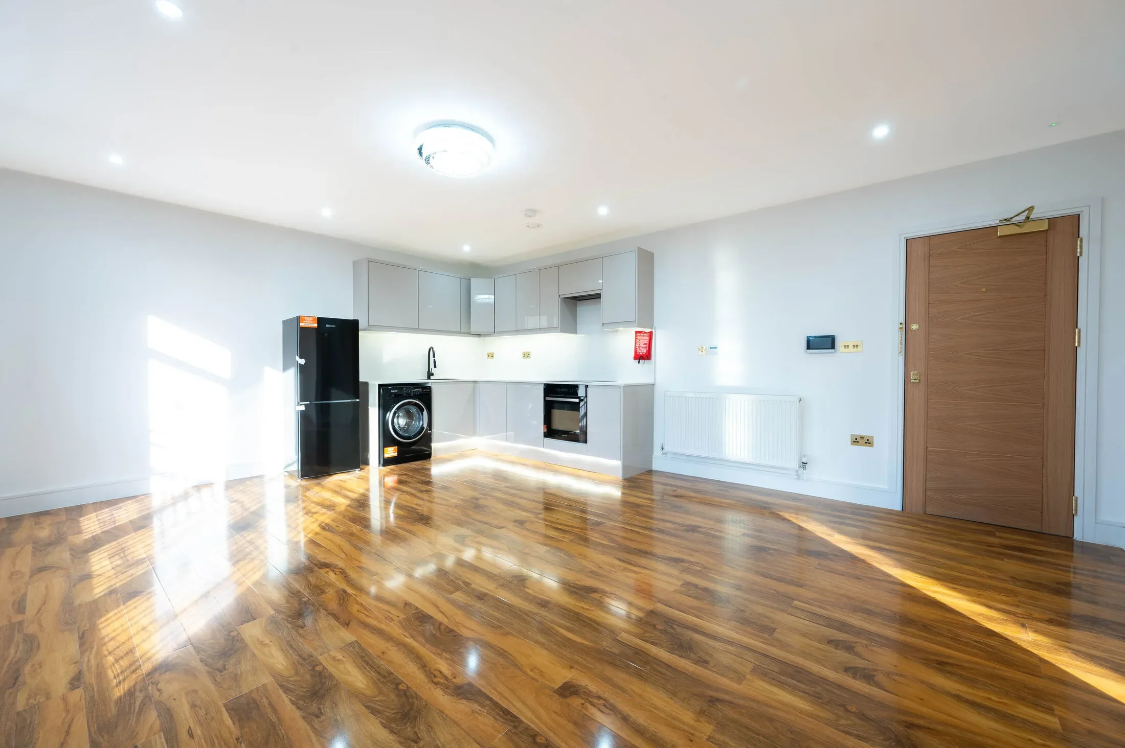 Flat Cobham Road in Greater London