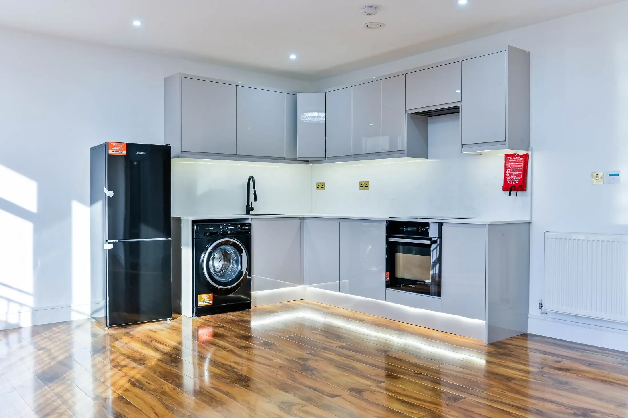 Flat Cobham Road in Greater London