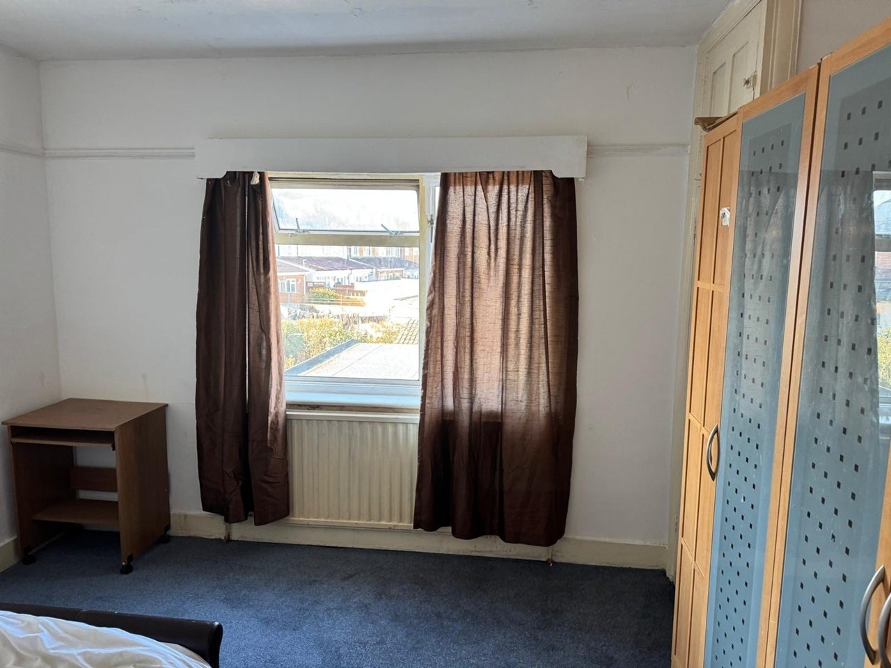 Room Hounslow Road in Greater London