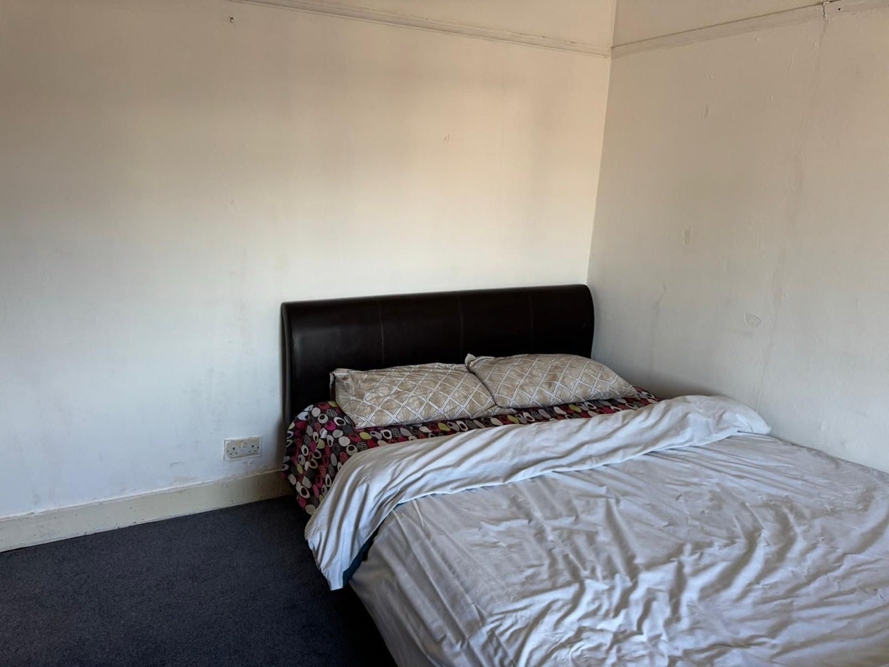Room Hounslow Road in Greater London