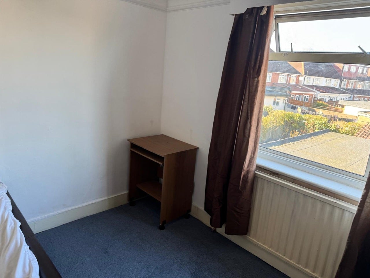Room Hounslow Road in Greater London