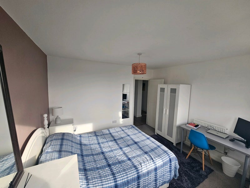 Room Silkin Close in Manchester