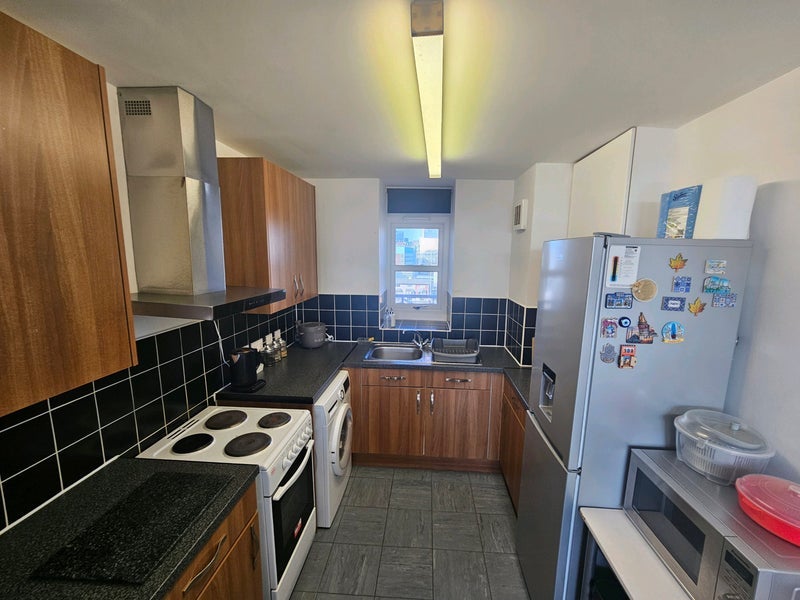Room Silkin Close in Manchester
