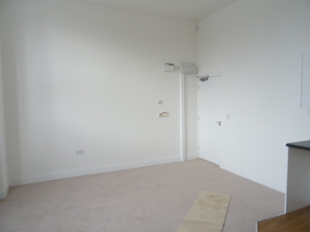Flat Midland Road in Bedford