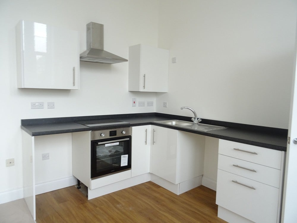 Flat Midland Road in Bedford