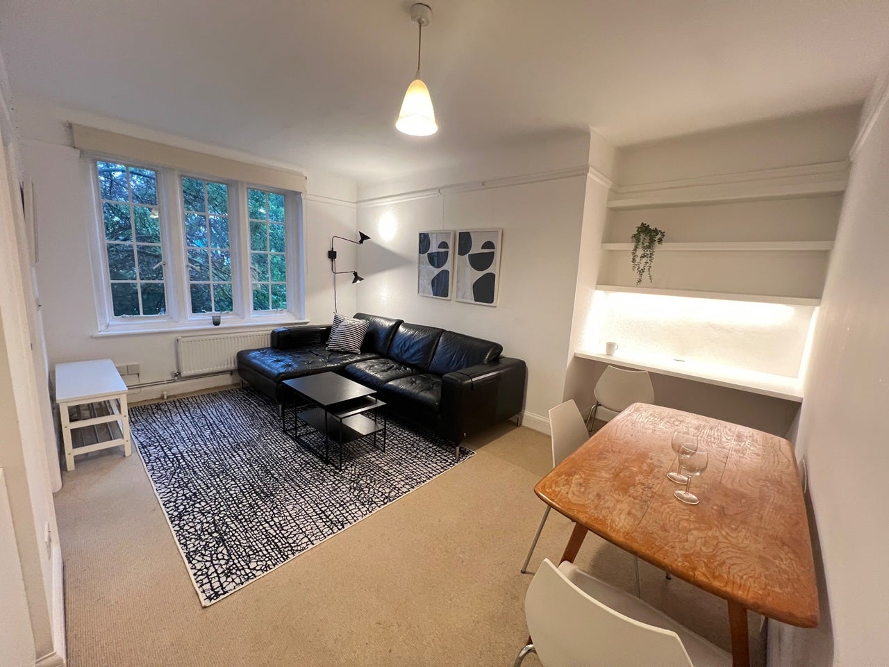 Flat Mortimer Crescent in Greater London