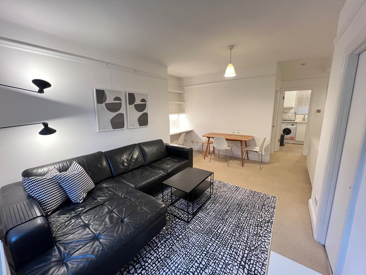 Flat Mortimer Crescent in Greater London